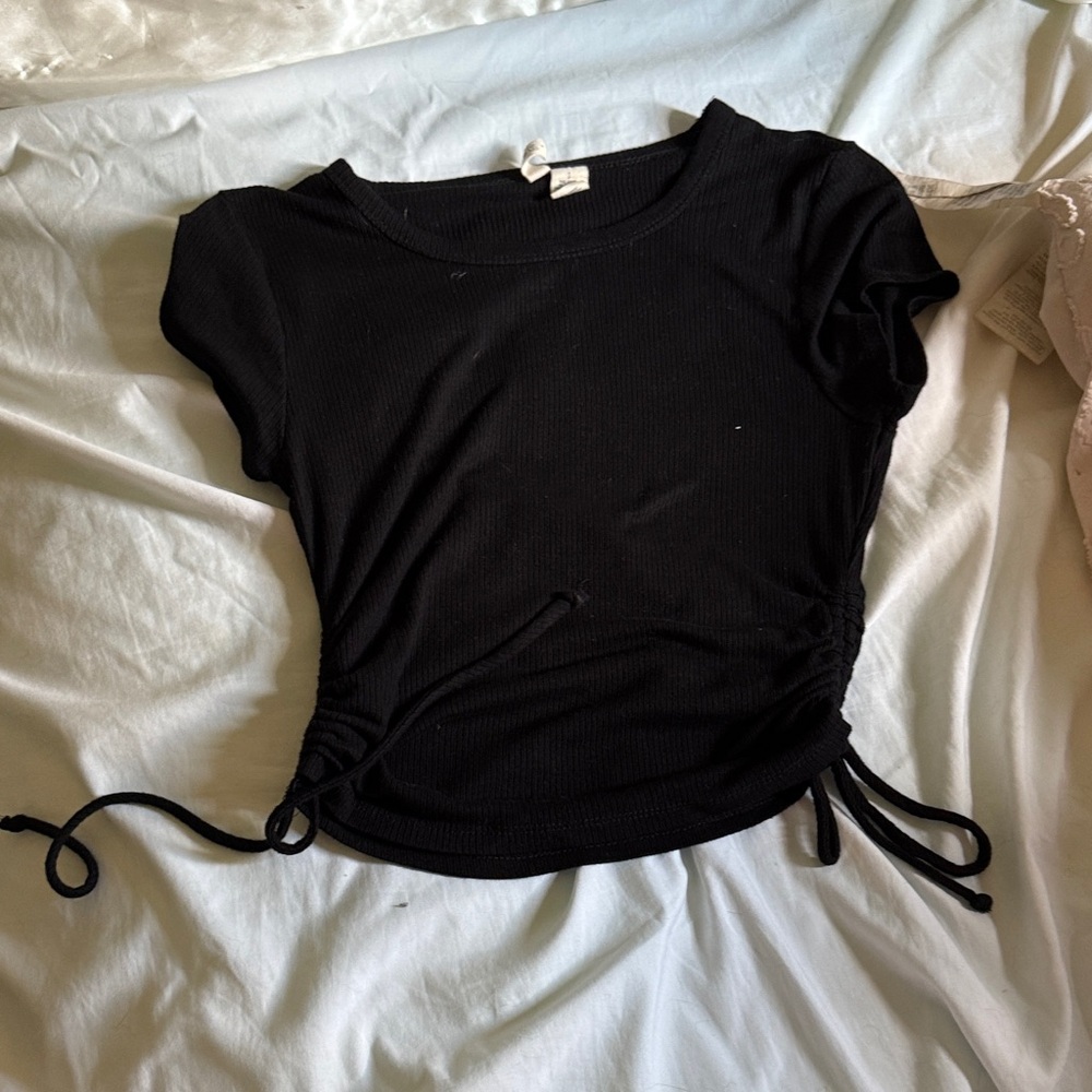 Sky and Sparrow Black Ruched Crop Top